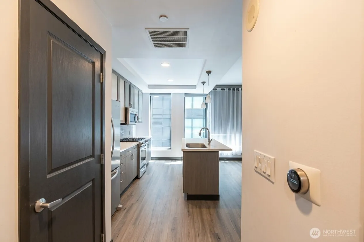 Property photo for 2716 Elliott Ave #405, Seattle photo 4