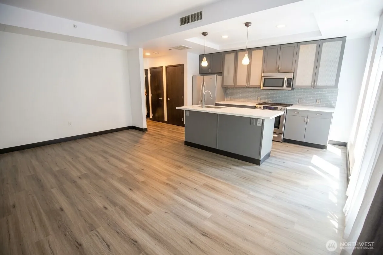 Property photo for 2716 Elliott Ave #405, Seattle photo 2