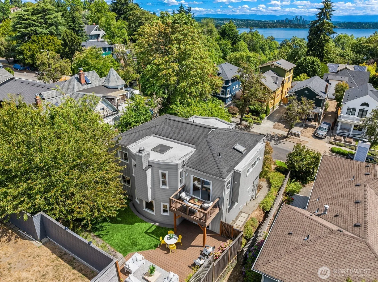 Property photo for 209 32nd Avenue, Seattle photo 2