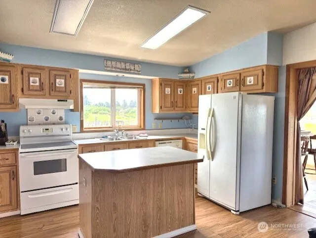 Property photo for 535 Canal Drive Ne, Ocean Shores photo 4
