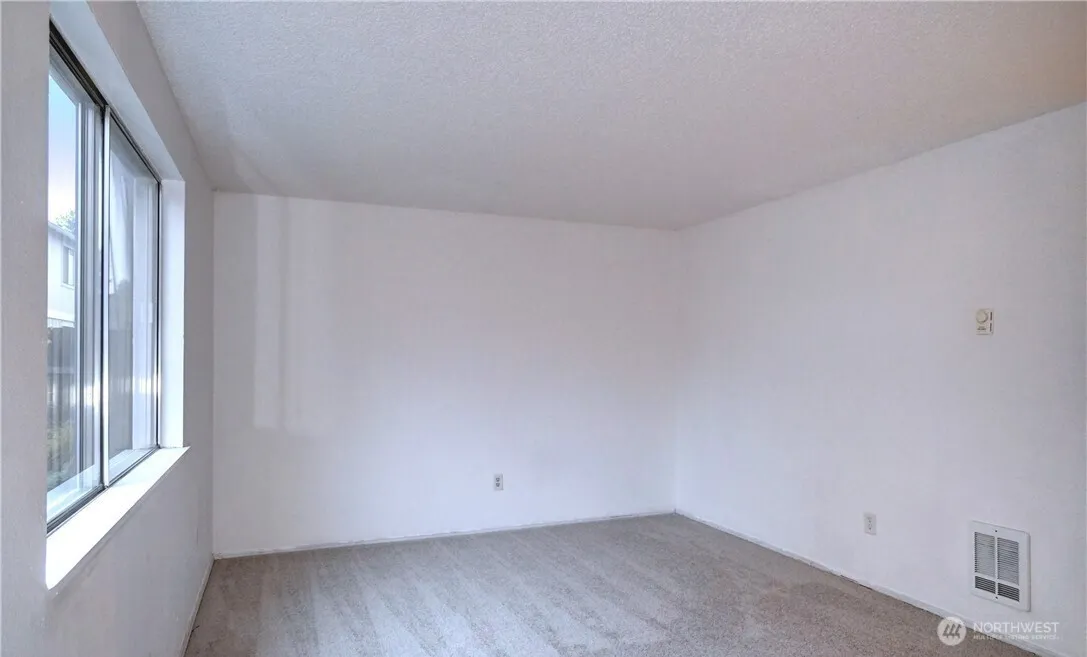Property photo for 10332 15th Avenue Ct E, Tacoma photo 4