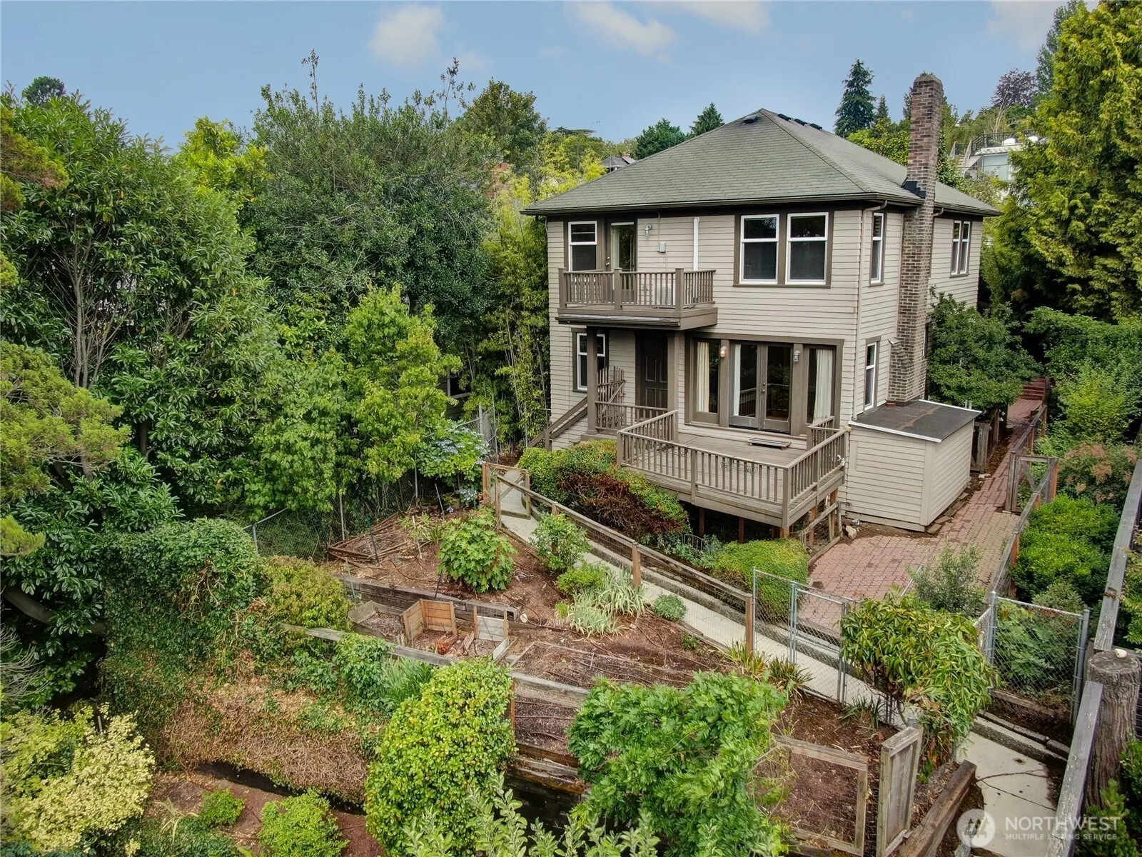 Property photo for 910 11th Avenue E, Seattle