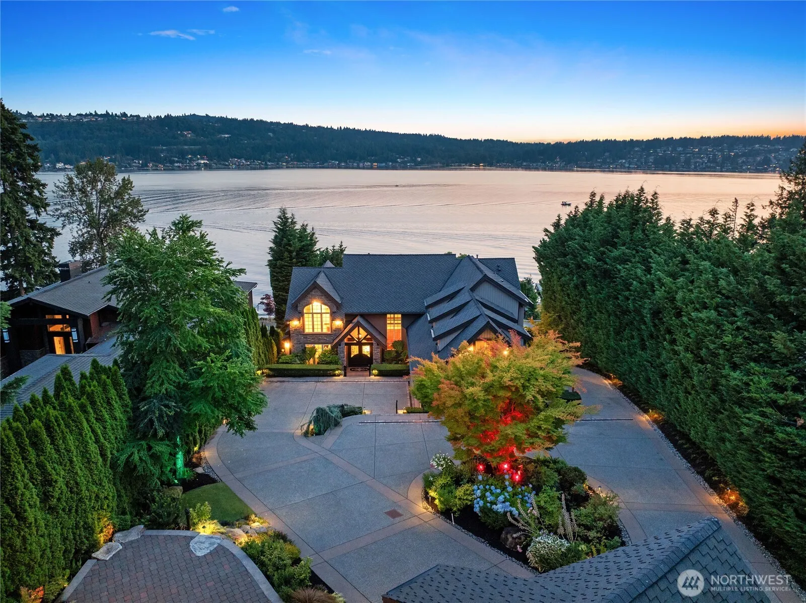 Property photo for 2845 E Lake Sammamish Parkway Se, Sammamish