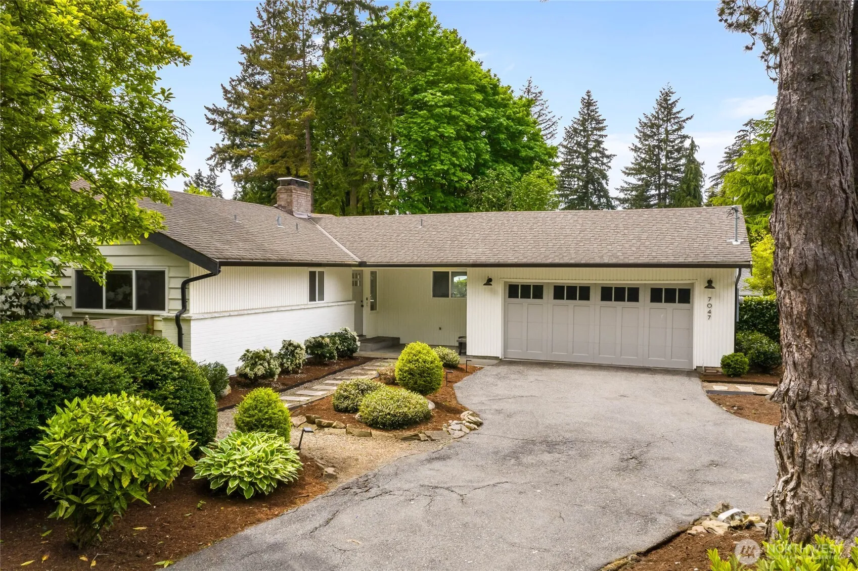 Property photo for 7047 Ne 138th Street, Kirkland photo 2