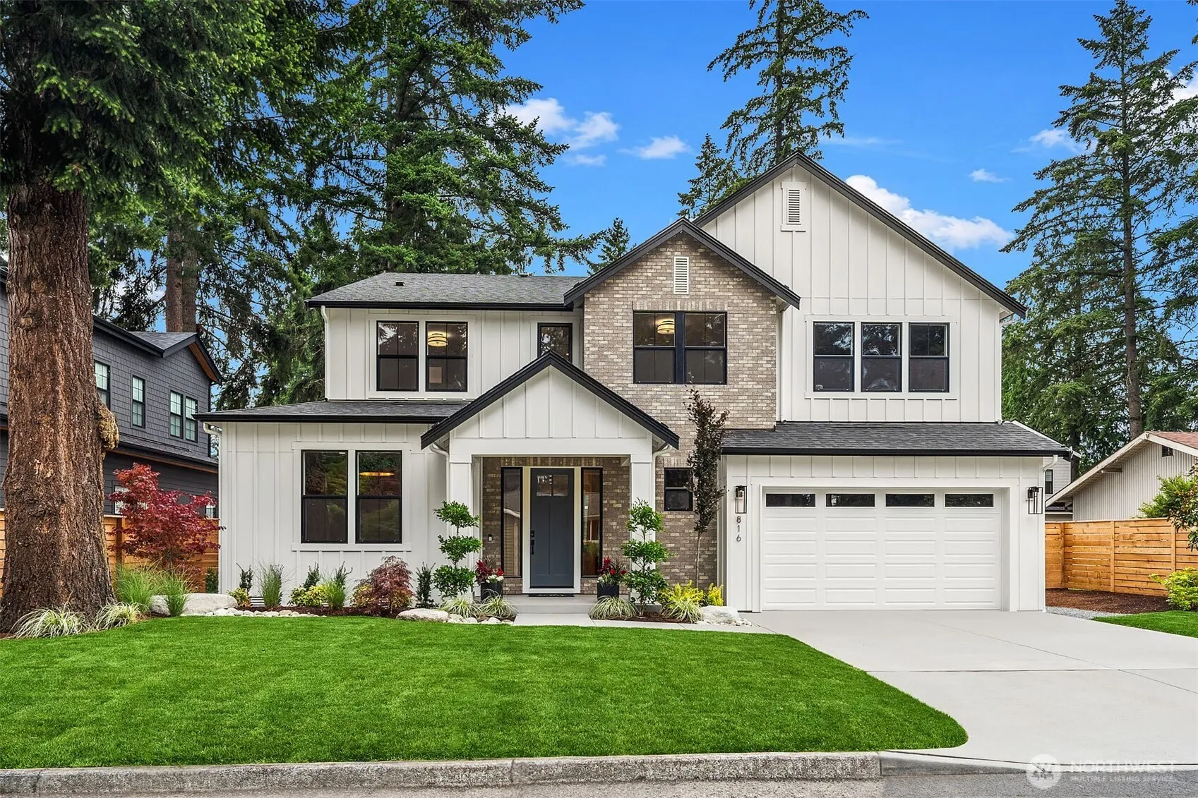 Property photo for 816 165th Avenue Ne, Bellevue photo 2