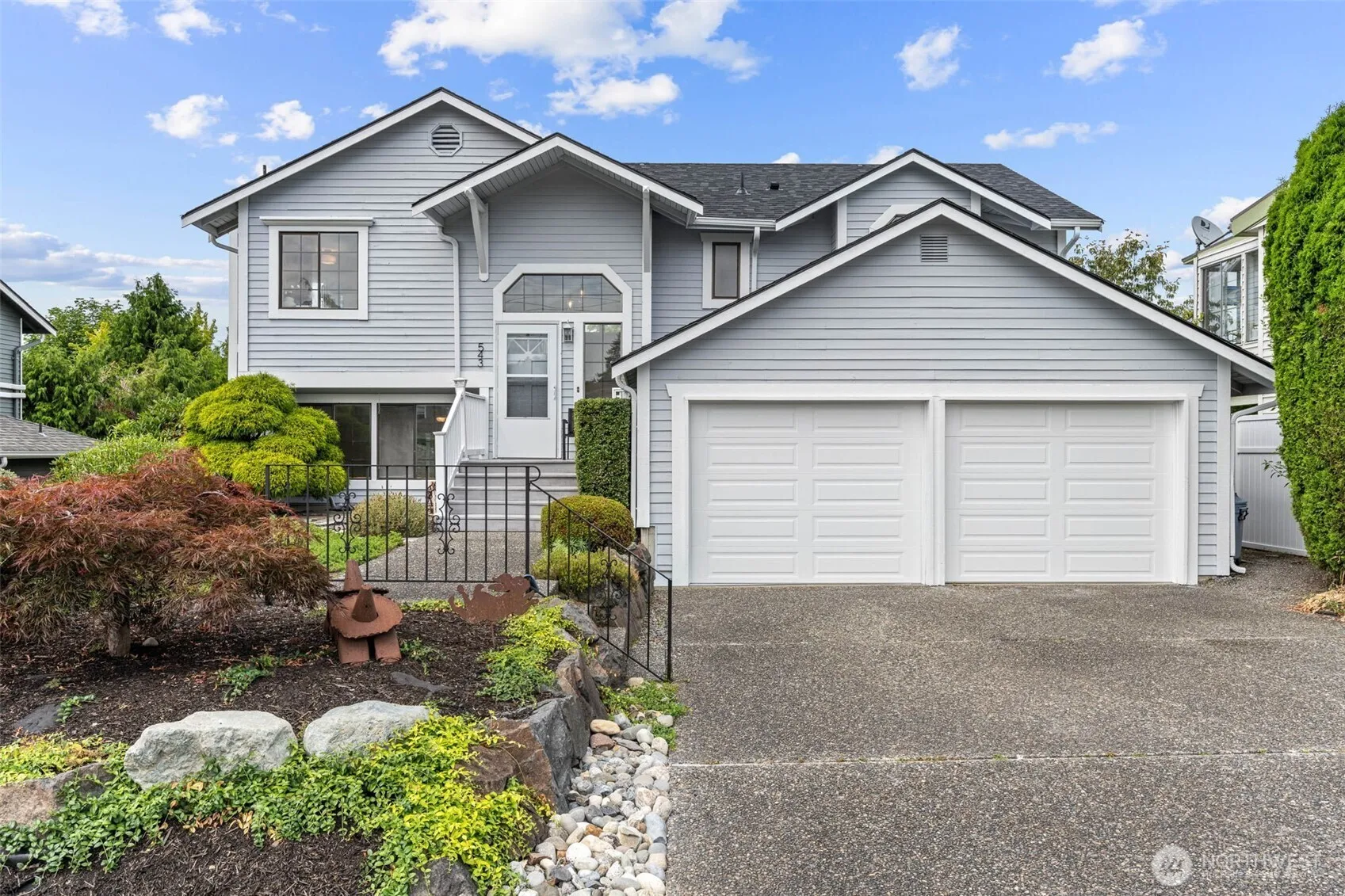 Property photo for 543 Hemlock Way, Edmonds