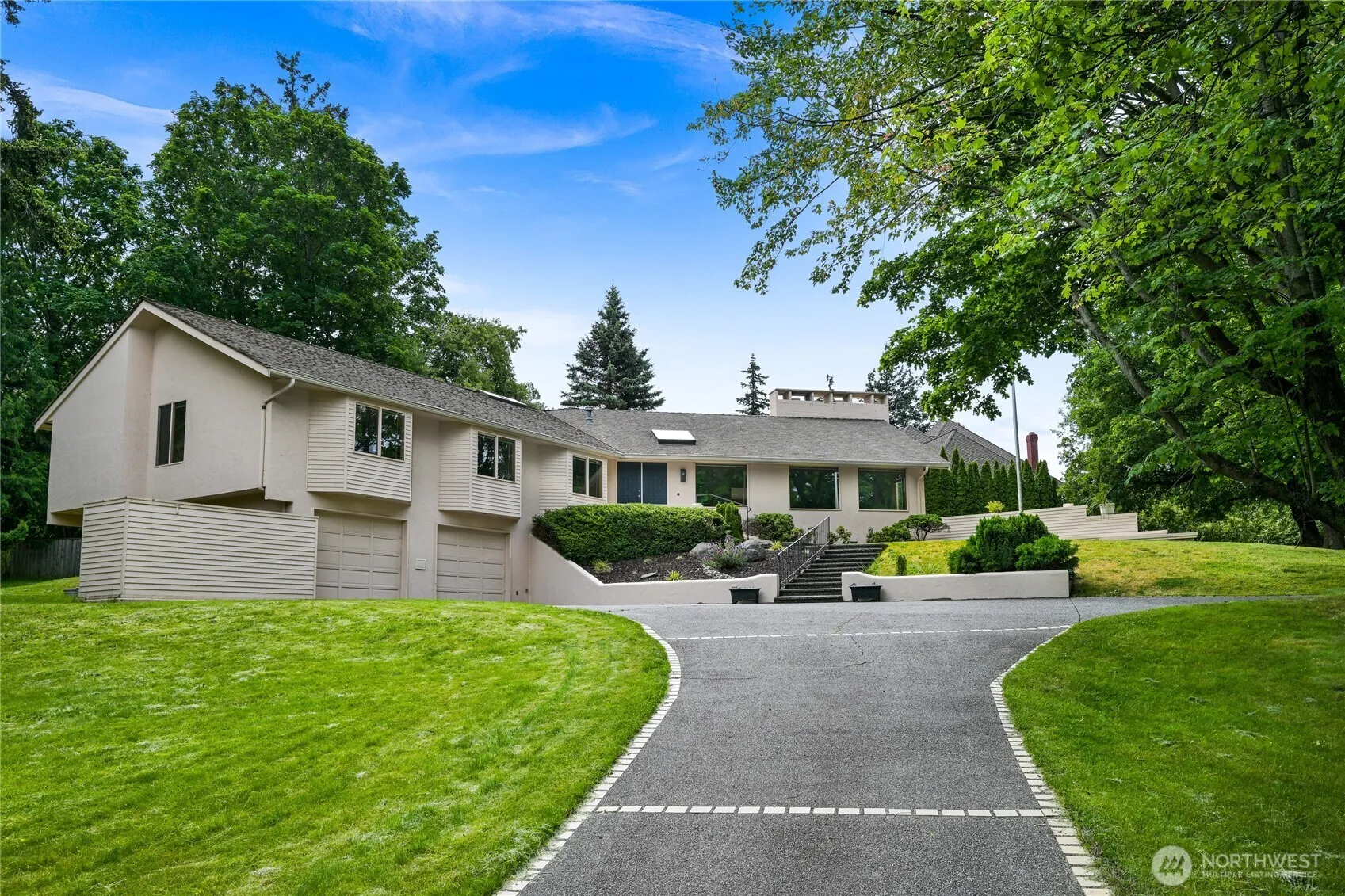 Property photo for 208 Hawthorn Road, Bellingham