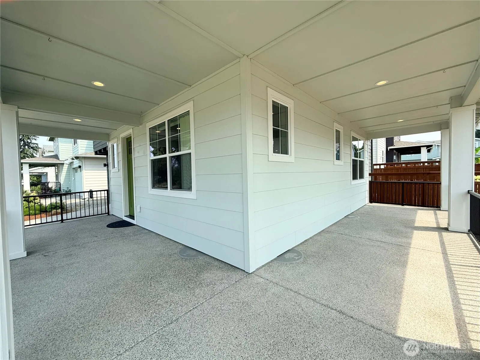 Property photo for 10044 5th Avenue Sw, Seattle photo 3