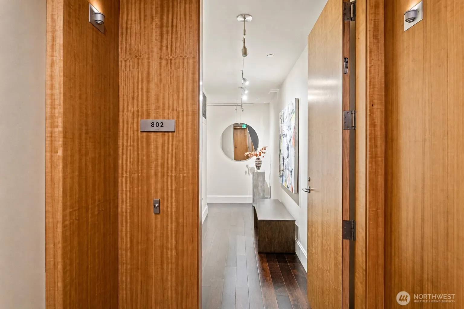 Property photo for 1521 2nd Avenue #802, Seattle photo 4