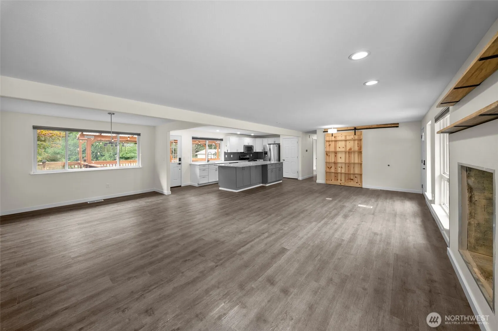 Property photo for 9320 31 Street E, Edgewood photo 3
