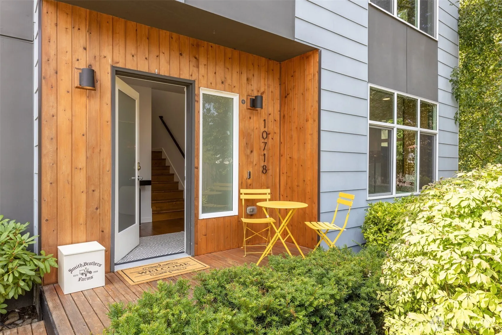 Property photo for 10718 15th Avenue Ne, Seattle photo 2