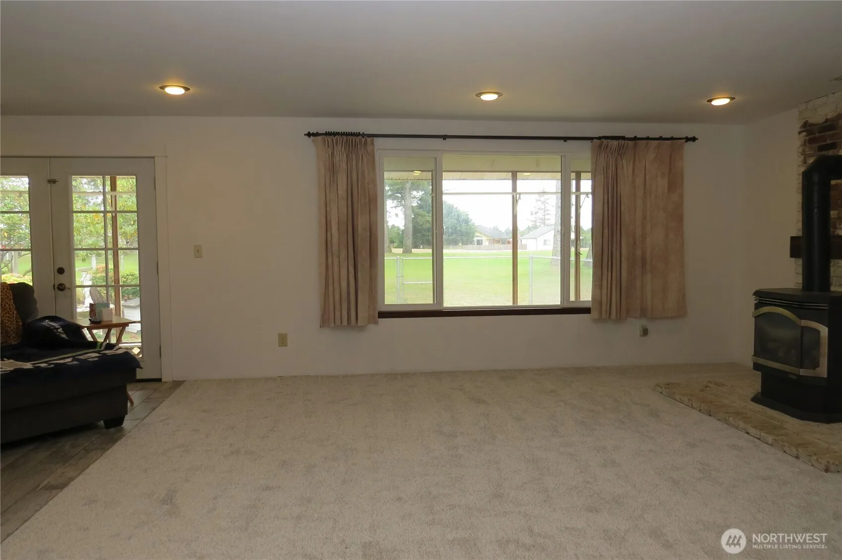 Property photo for 237 Dolphin Avenue Ne, Ocean Shores photo 4