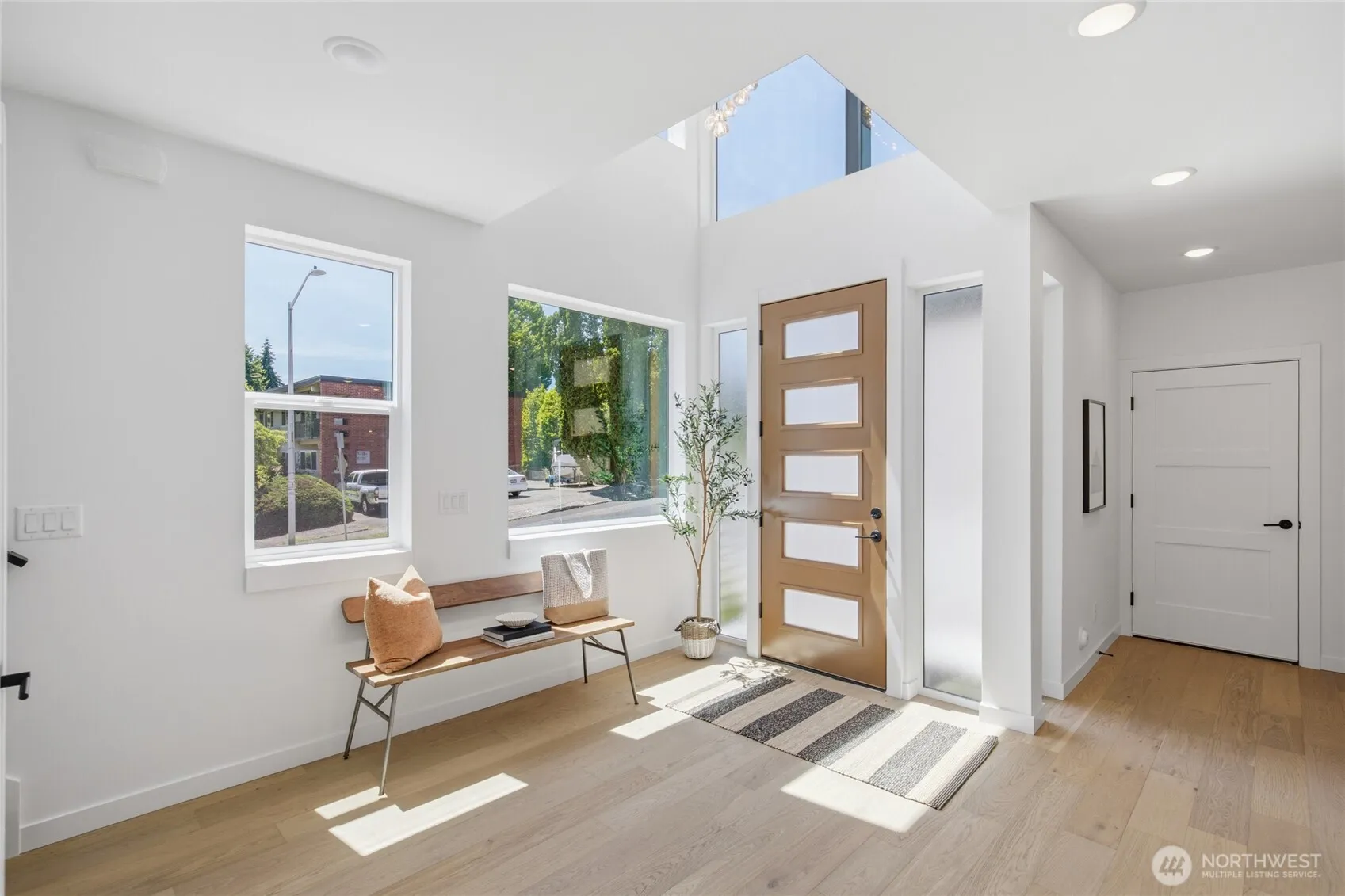 Property photo for 5720 Ne 65th Street, Seattle photo 3
