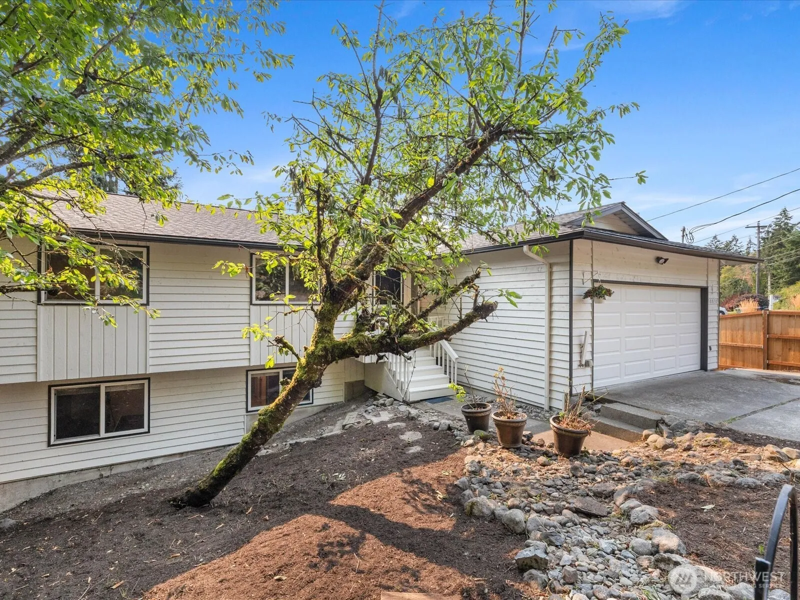 Property photo for 10830 Lake View Drive, Lake Stevens photo 3