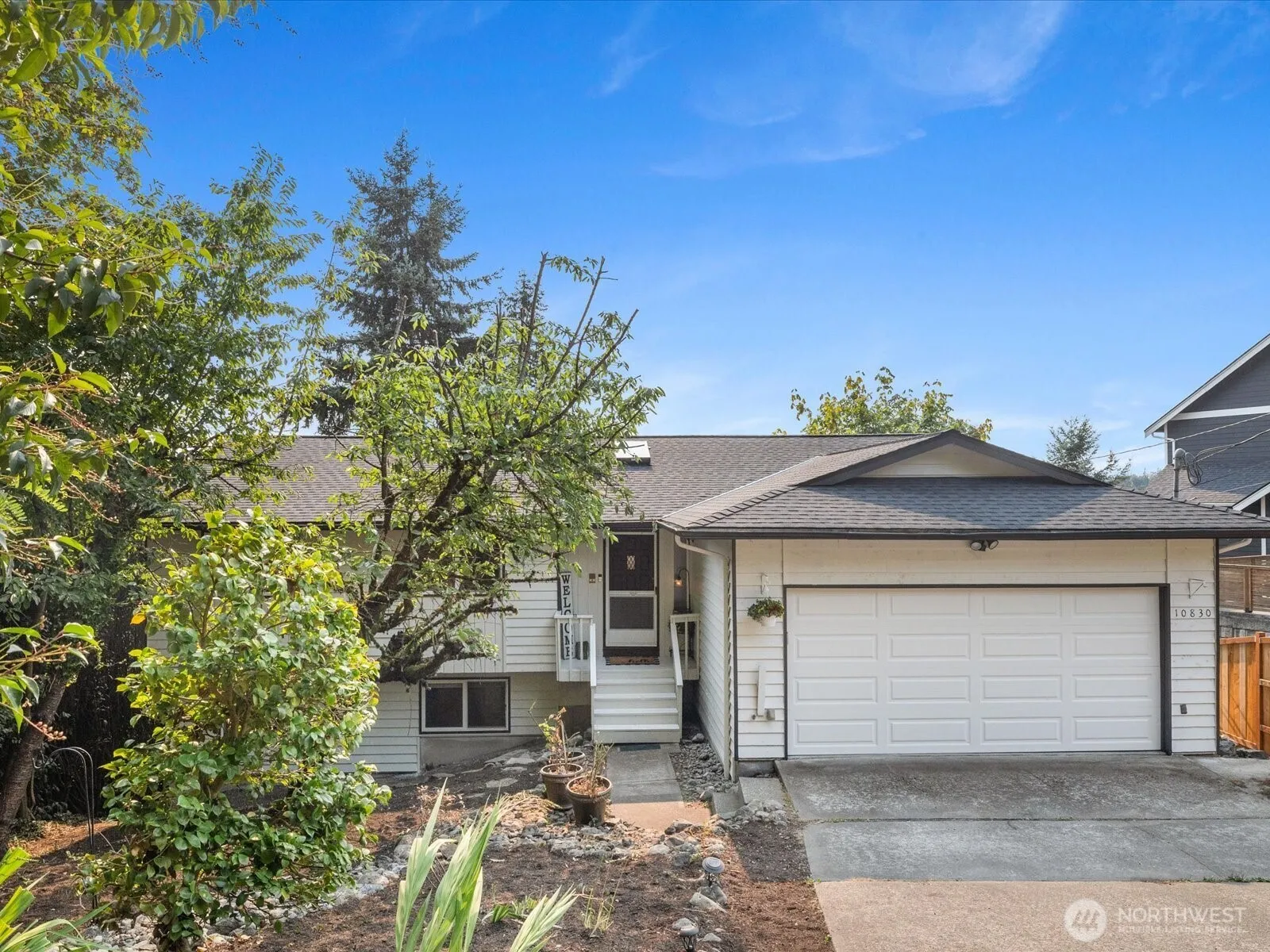 Property photo for 10830 Lake View Drive, Lake Stevens photo 2