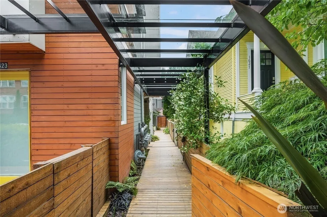 Property photo for 1623 14th Avenue #e, Seattle photo 3