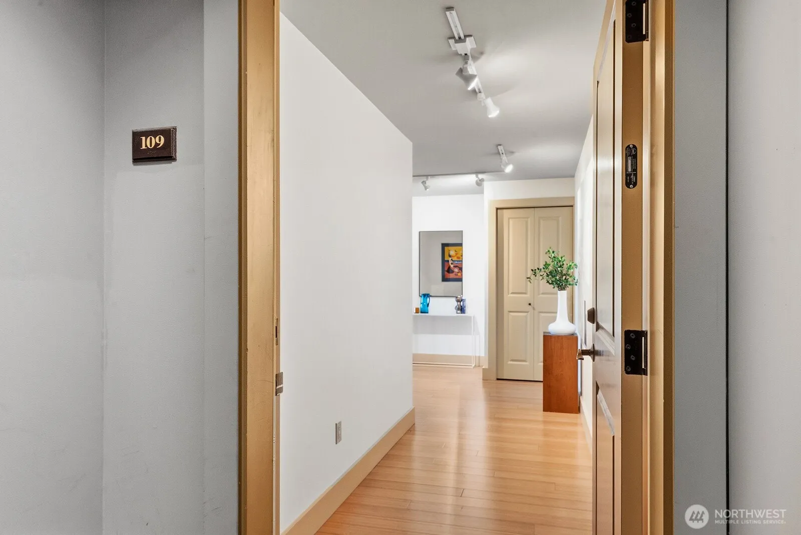 Property photo for 745 Bellevue Avenue E #109, Seattle photo 4