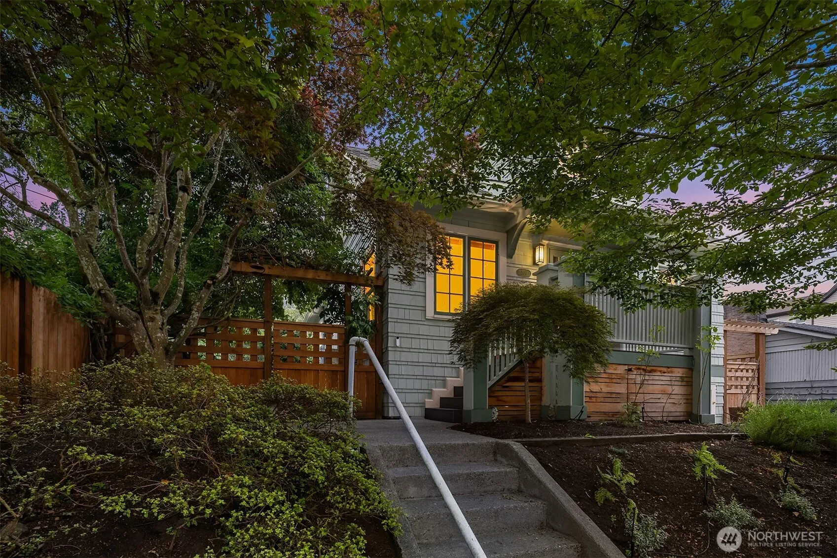 Property photo for 207 25th Avenue, Seattle photo 2