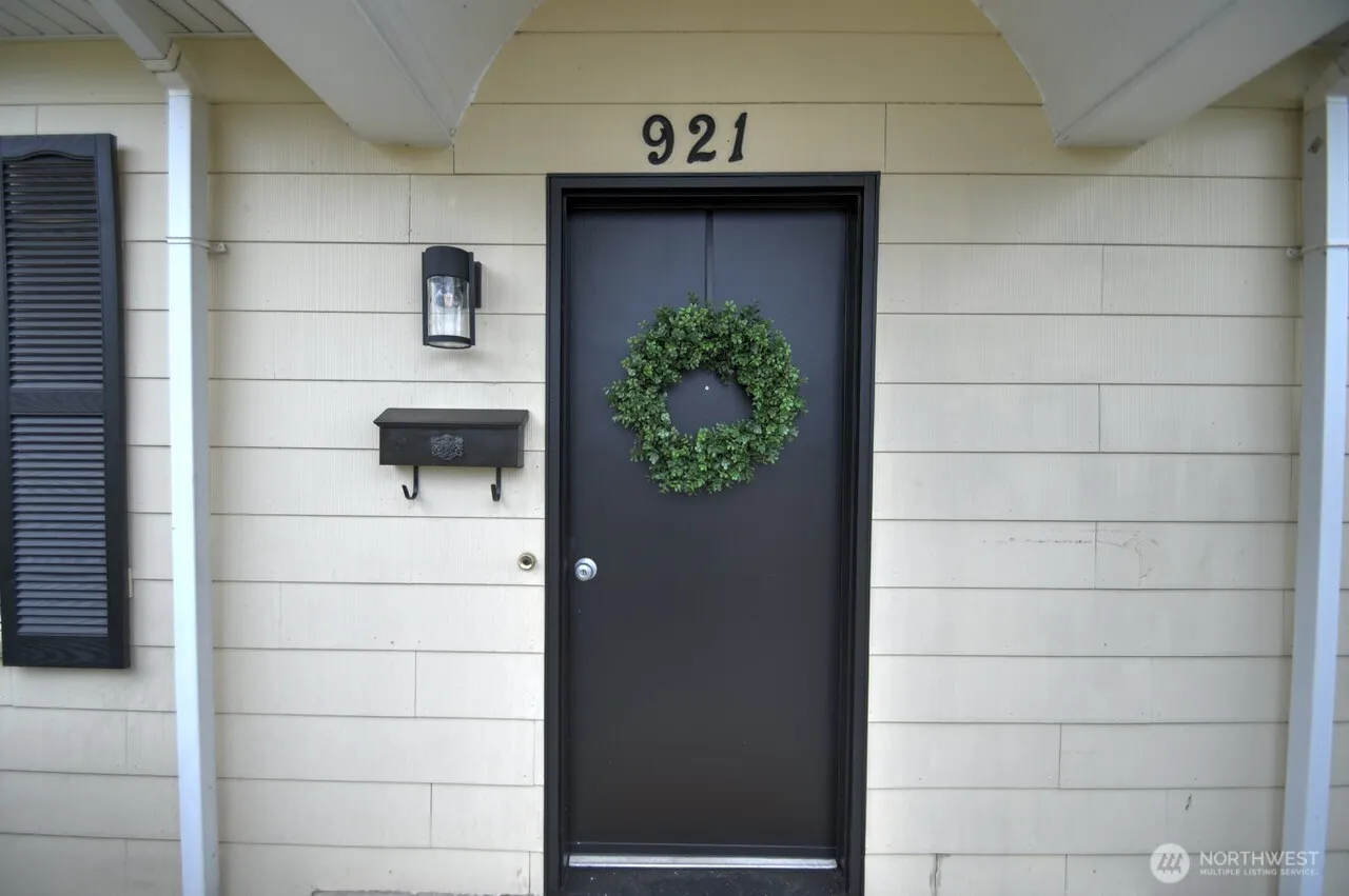 Property photo for 921 5th Avenue Se, Olympia photo 3