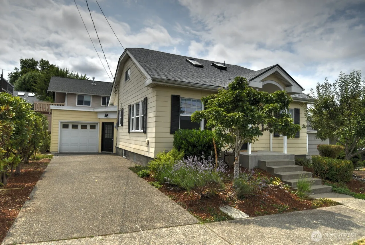 Property photo for 921 5th Avenue Se, Olympia photo 2