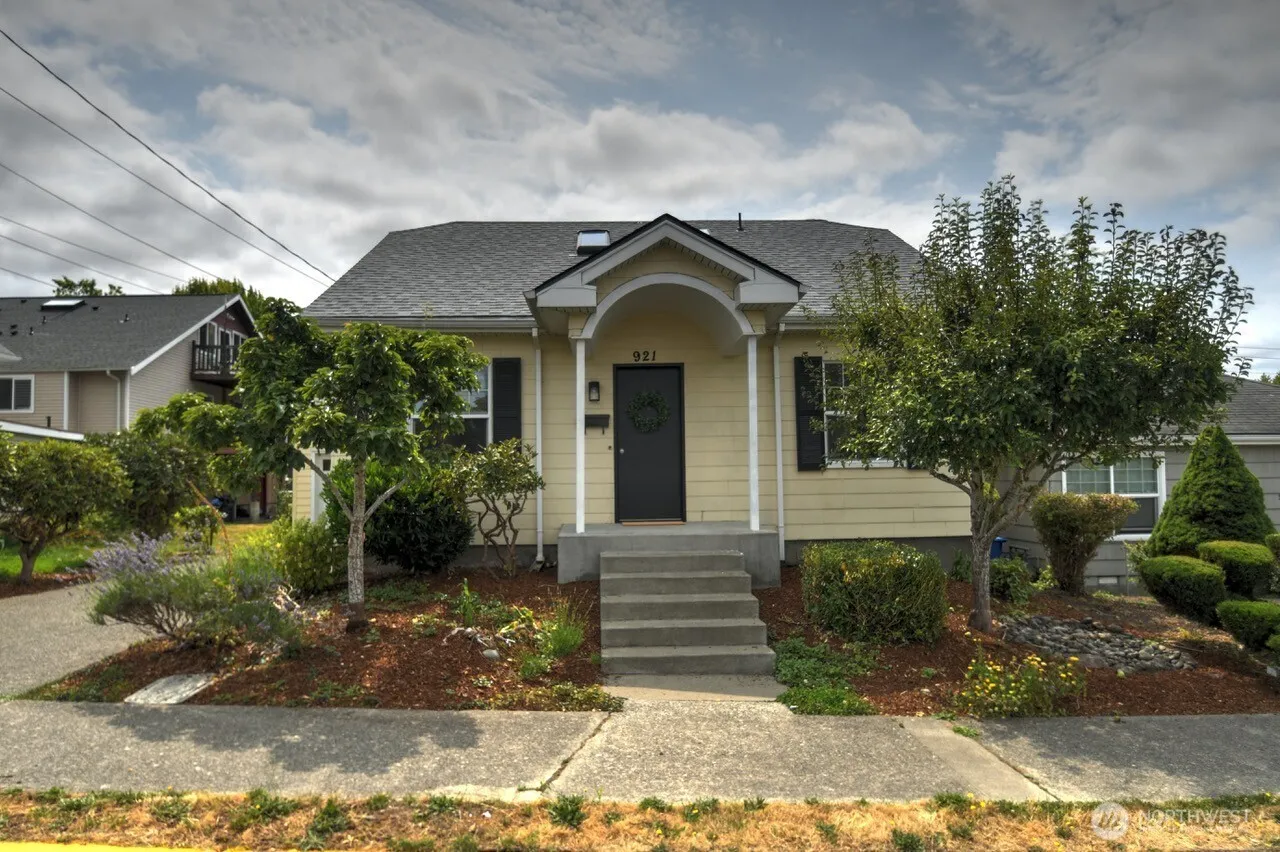 Property photo for 921 5th Avenue Se, Olympia