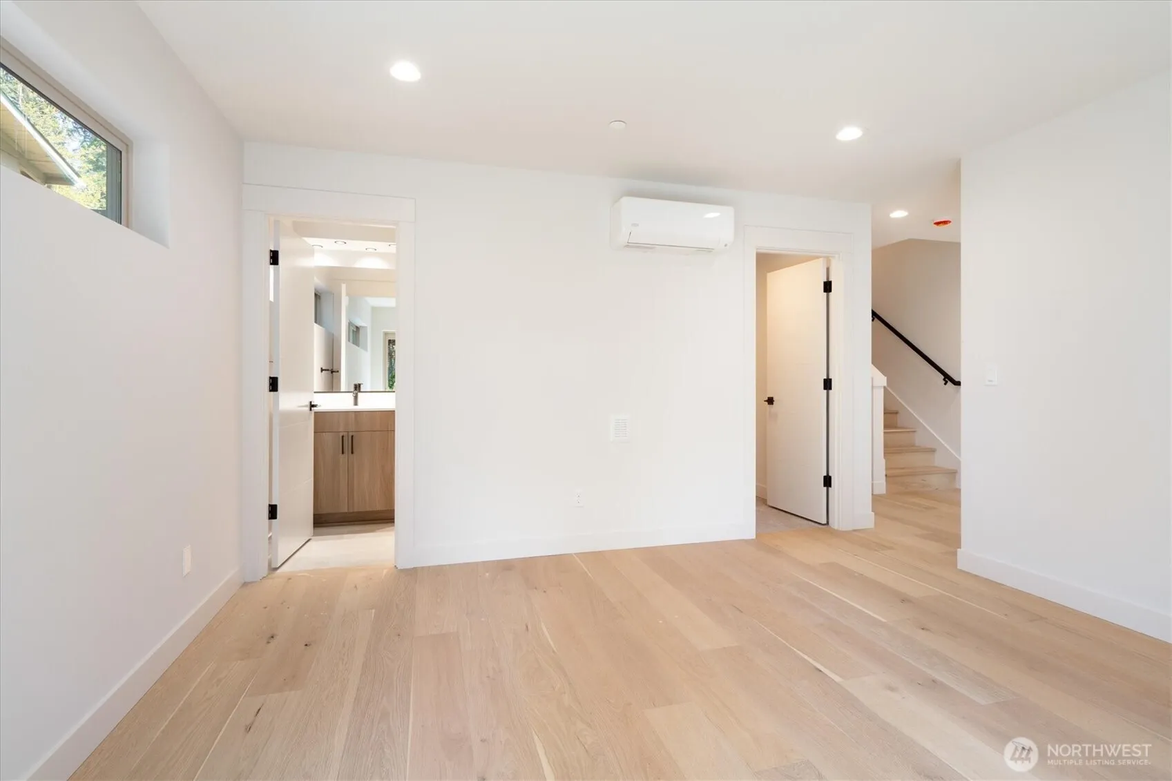 Property photo for 18032 - C Sunnyside Avenue N, Shoreline photo 4