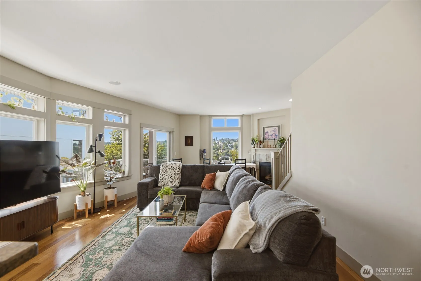 Property photo for 2540 14th Avenue W, Seattle photo 5
