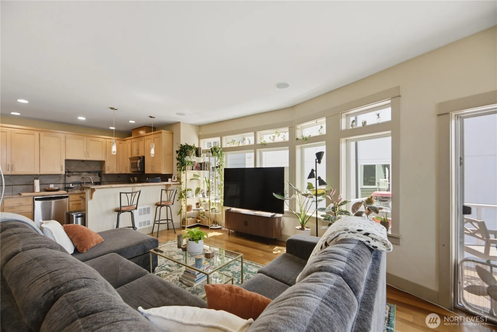 Property photo for 2540 14th Avenue W, Seattle photo 3