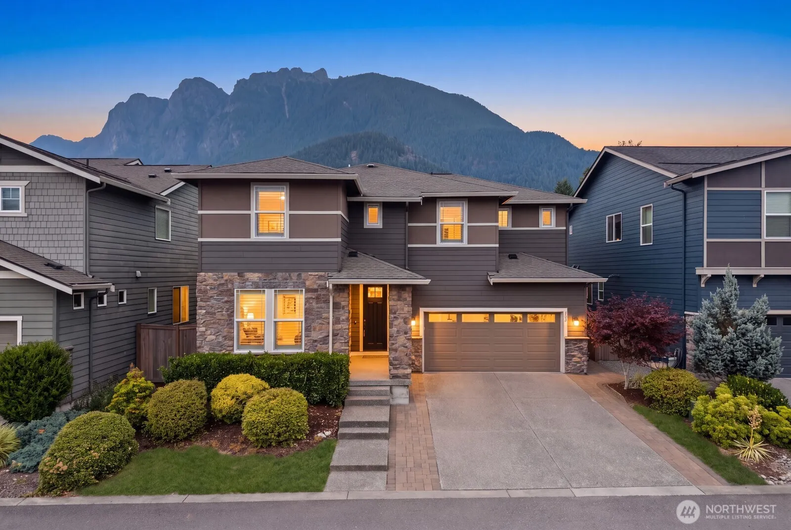 Property photo for 356 Vaughan Boulevard Ne, North Bend