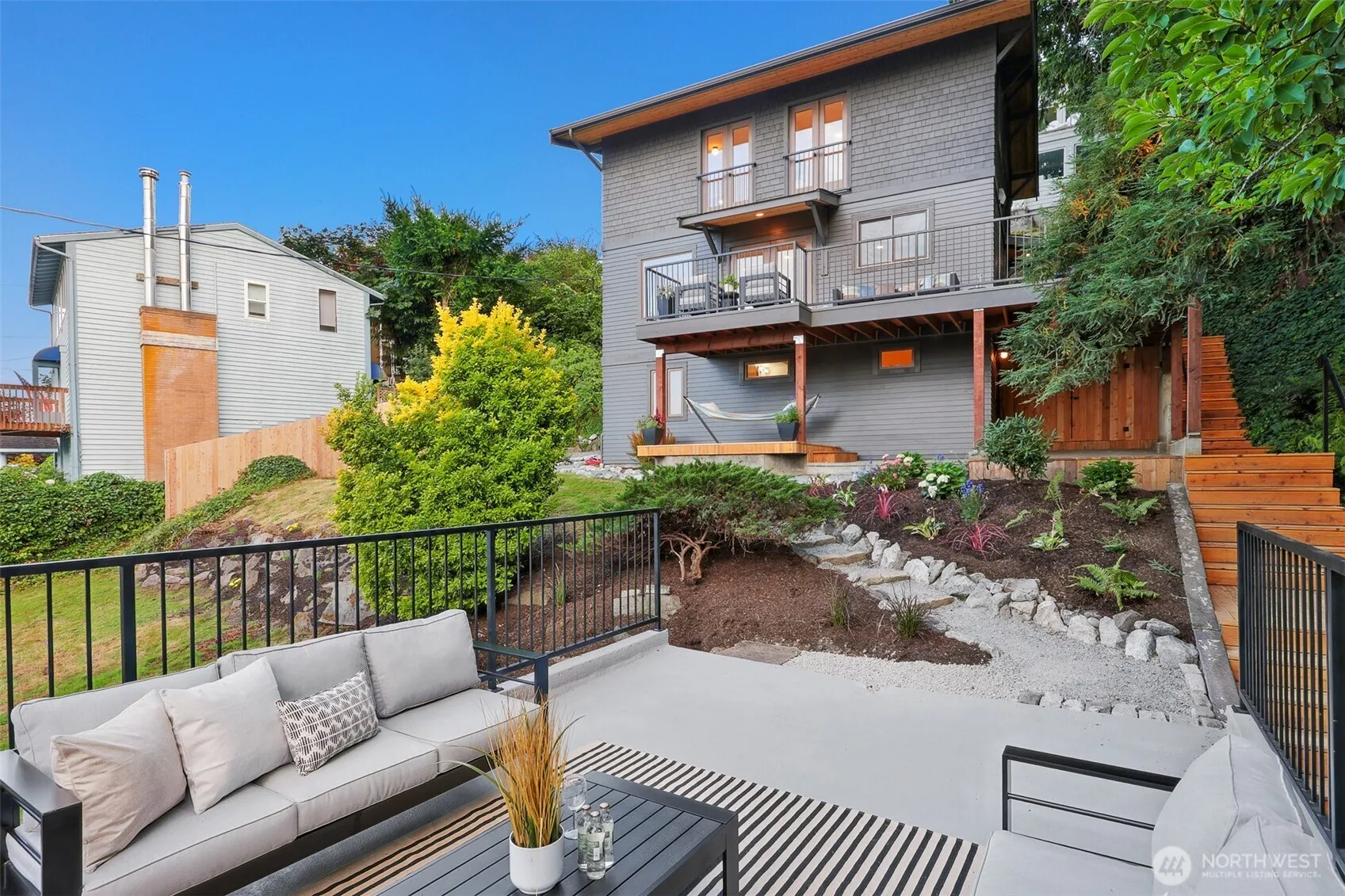 Property photo for 4011 Sw Massachusetts Street, Seattle photo 3
