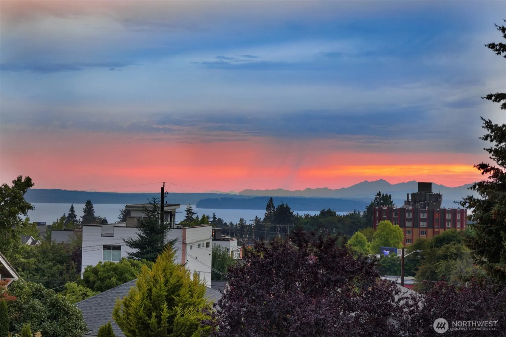 Property photo for 6340 40th Avenue Sw, Seattle photo 2