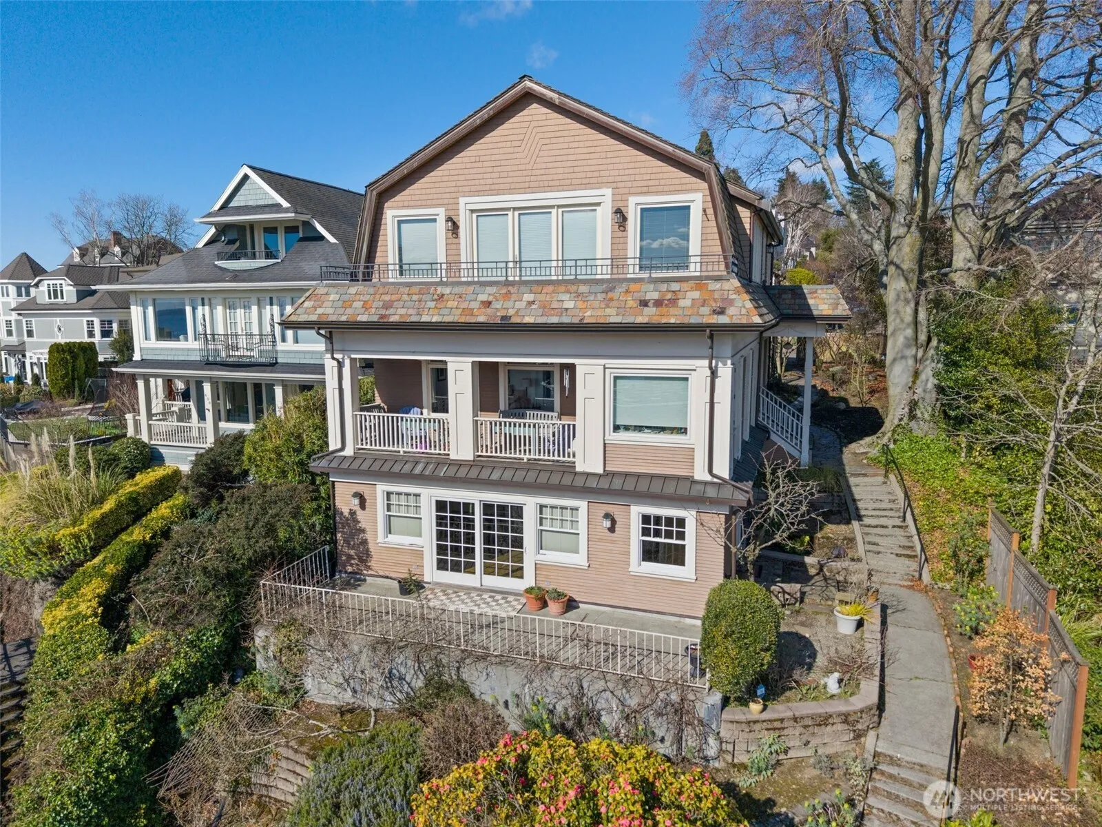 Property photo for 604 W Kinnear Place, Seattle photo 3