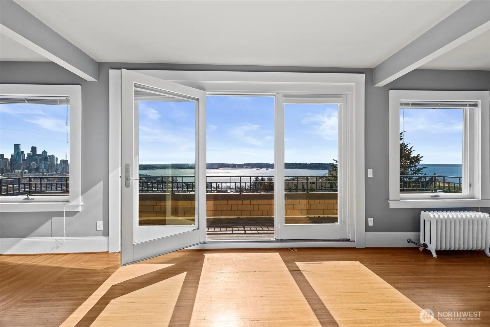 Property photo for 604 W Kinnear Place, Seattle