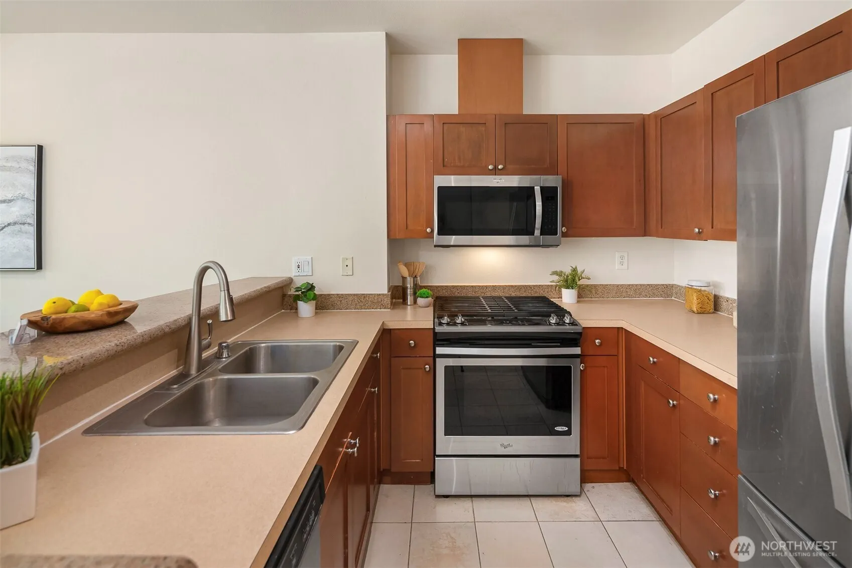 Property photo for 1000 Aurora Avenue N #311, Seattle photo 3