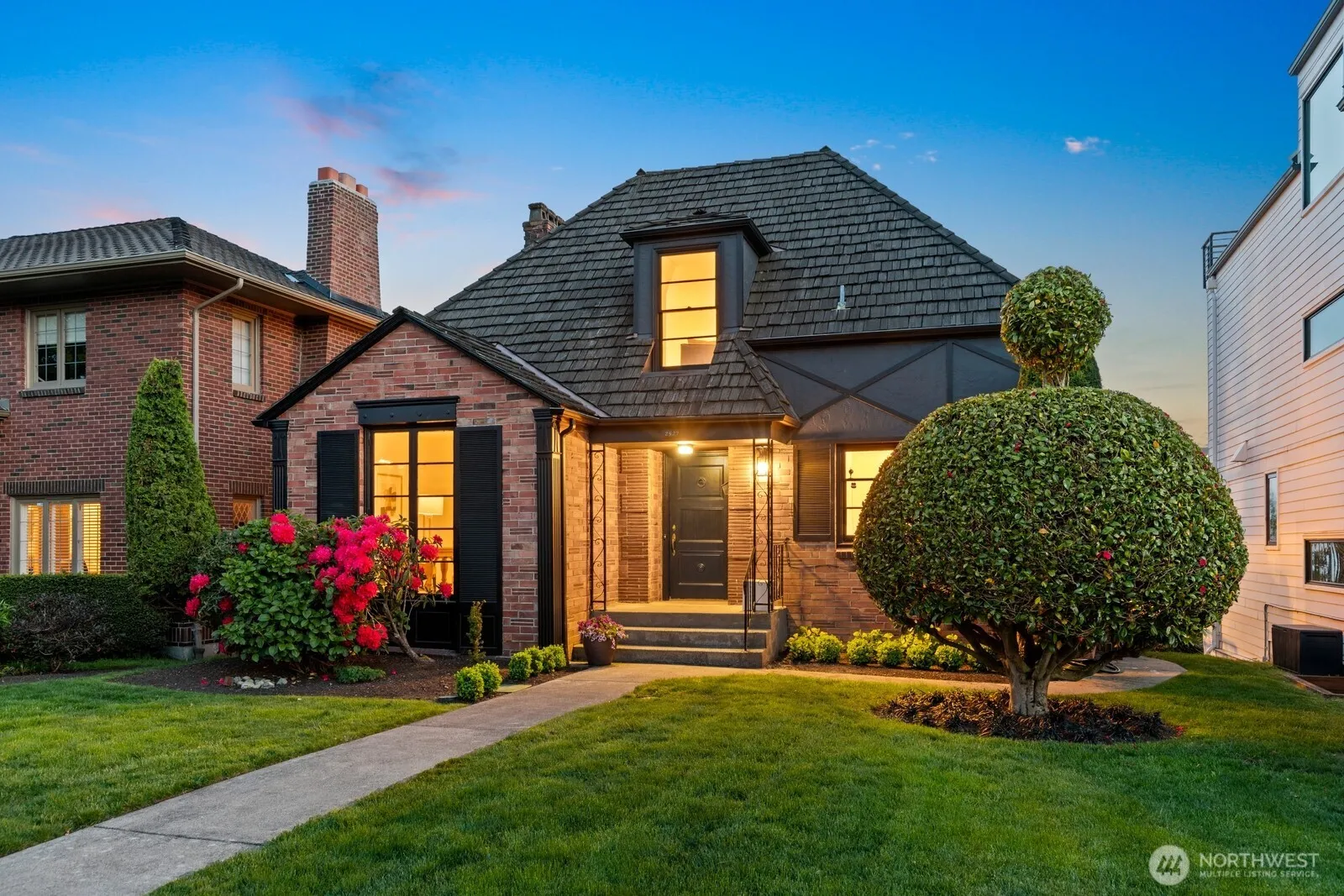 Property photo for 2527 Westmont Way W, Seattle