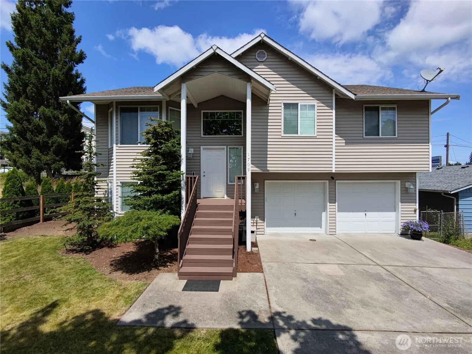 Property photo for 1709 Silver Lake Road, Everett