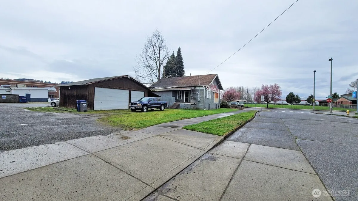 Property photo for 504 W Main Street W, Auburn