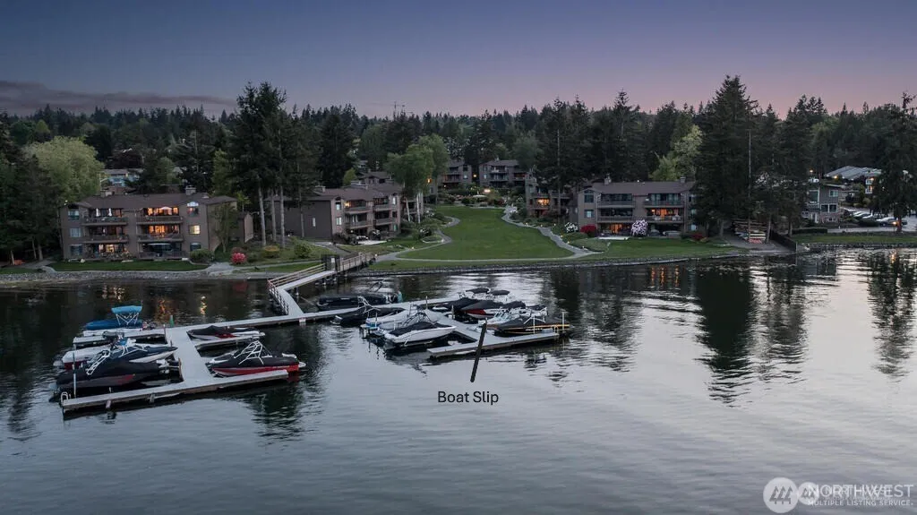 Property photo for 17498 Ne 40th Place #i1, Redmond