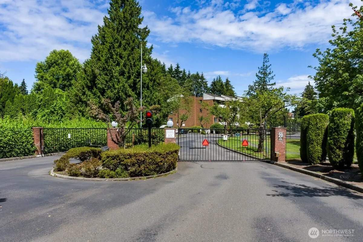 Property photo for 10830 Glen Acres Drive S #t9, Seattle