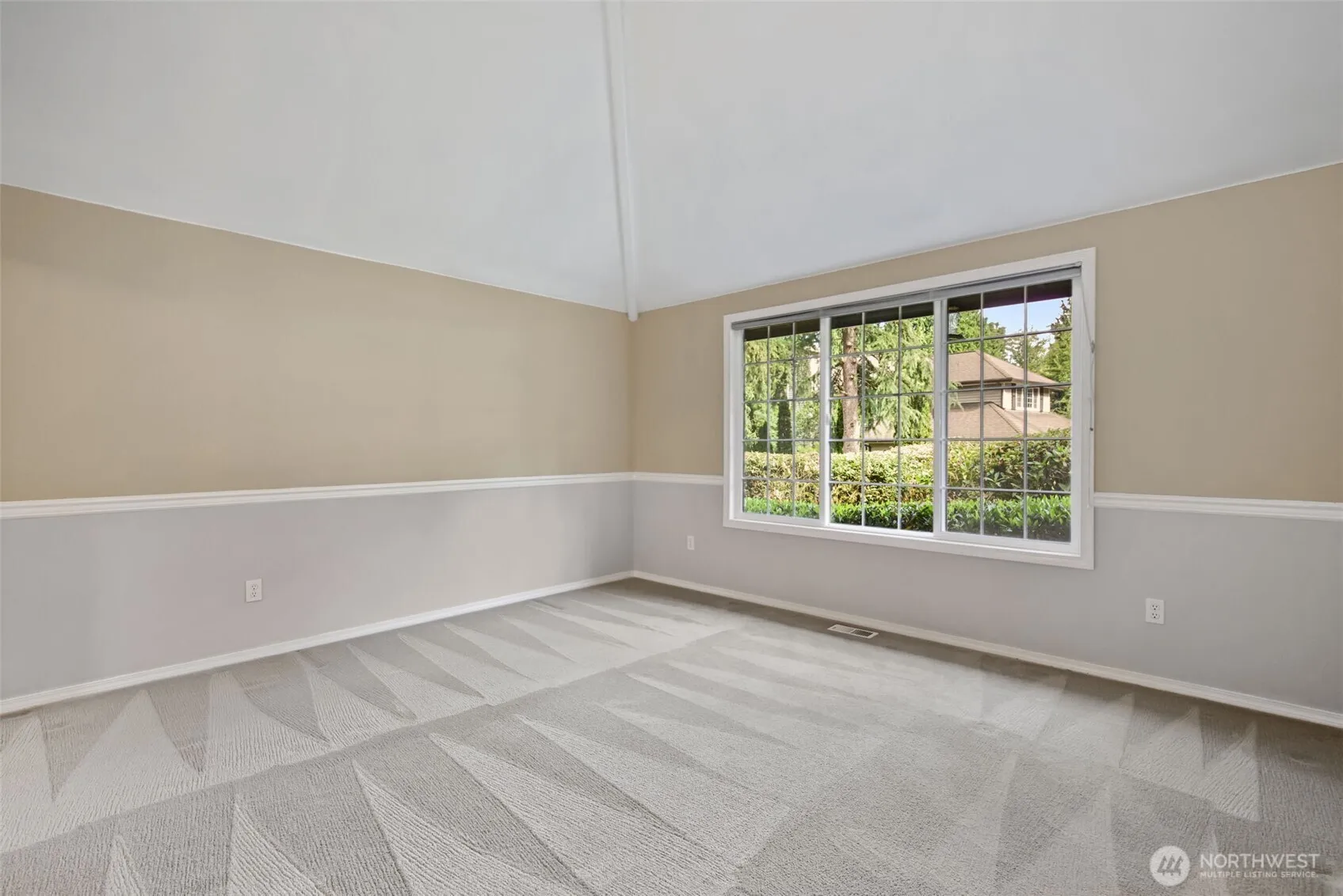 Property photo for 8021 Ne 122nd Place, Kirkland photo 2