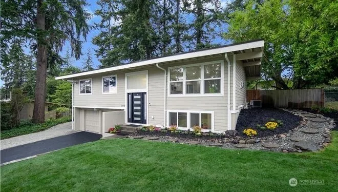Property photo for 16436 Se 8th St, Bellevue photo 3