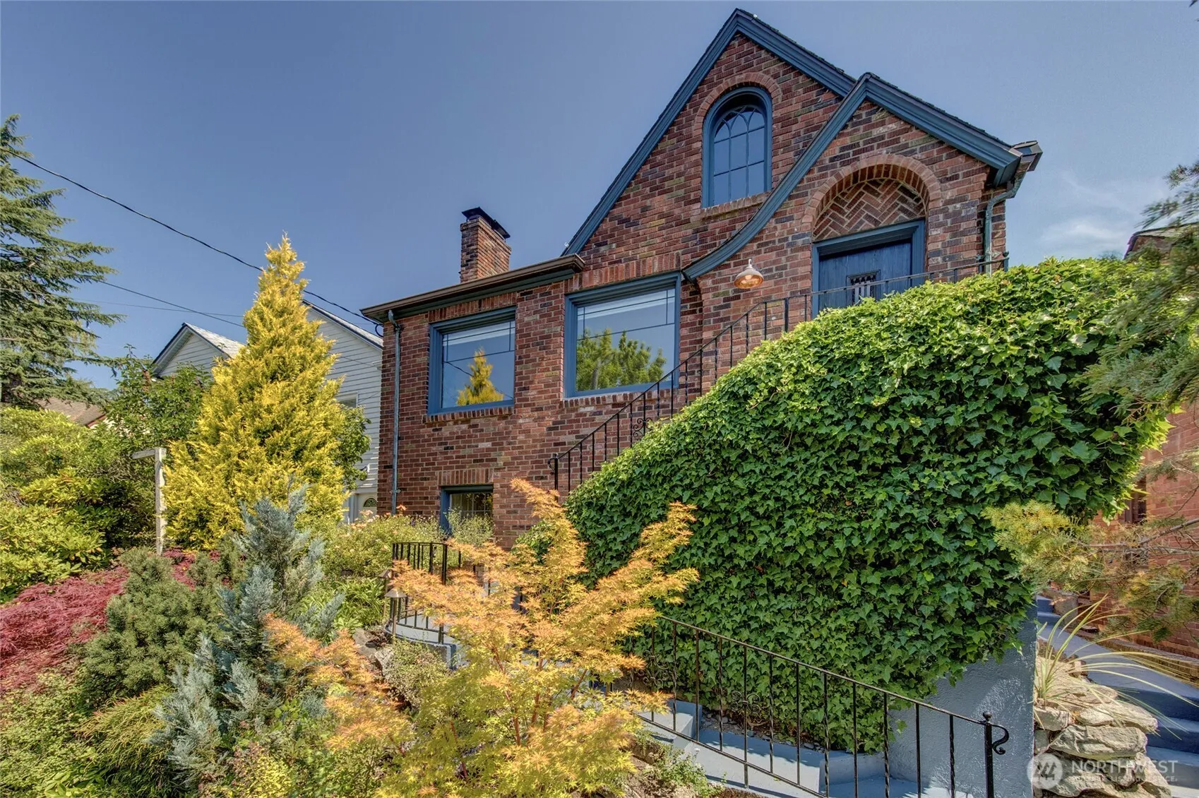 Property photo for 2714 10th Avenue W, Seattle