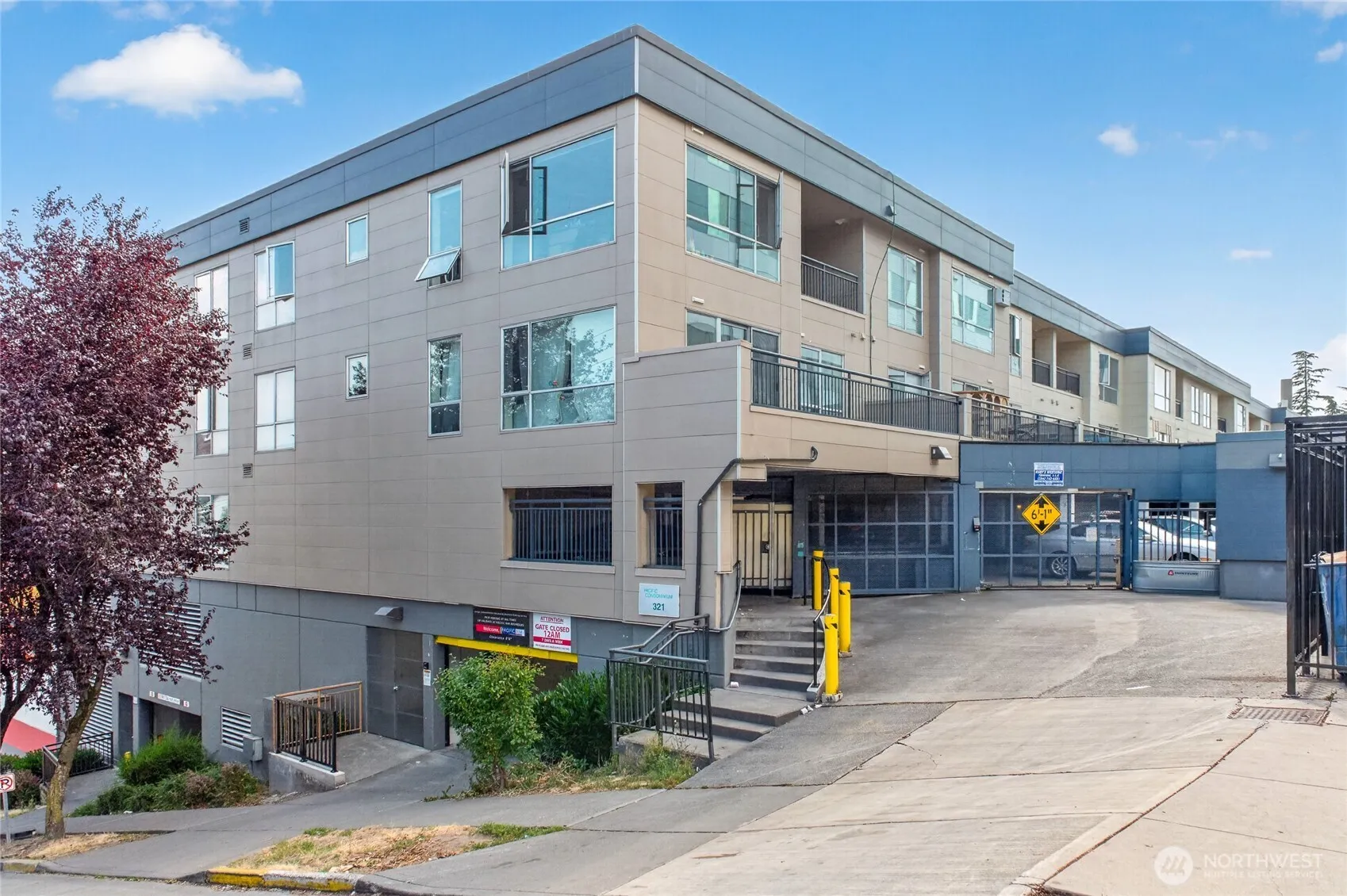 Property photo for 321 10th Avenue S, Seattle photo 3