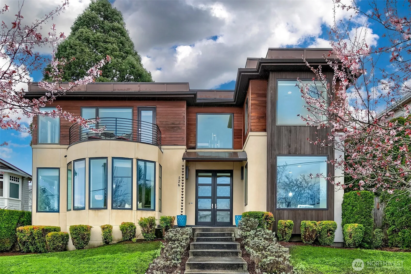 Property photo for 526 14th Avenue W, Kirkland