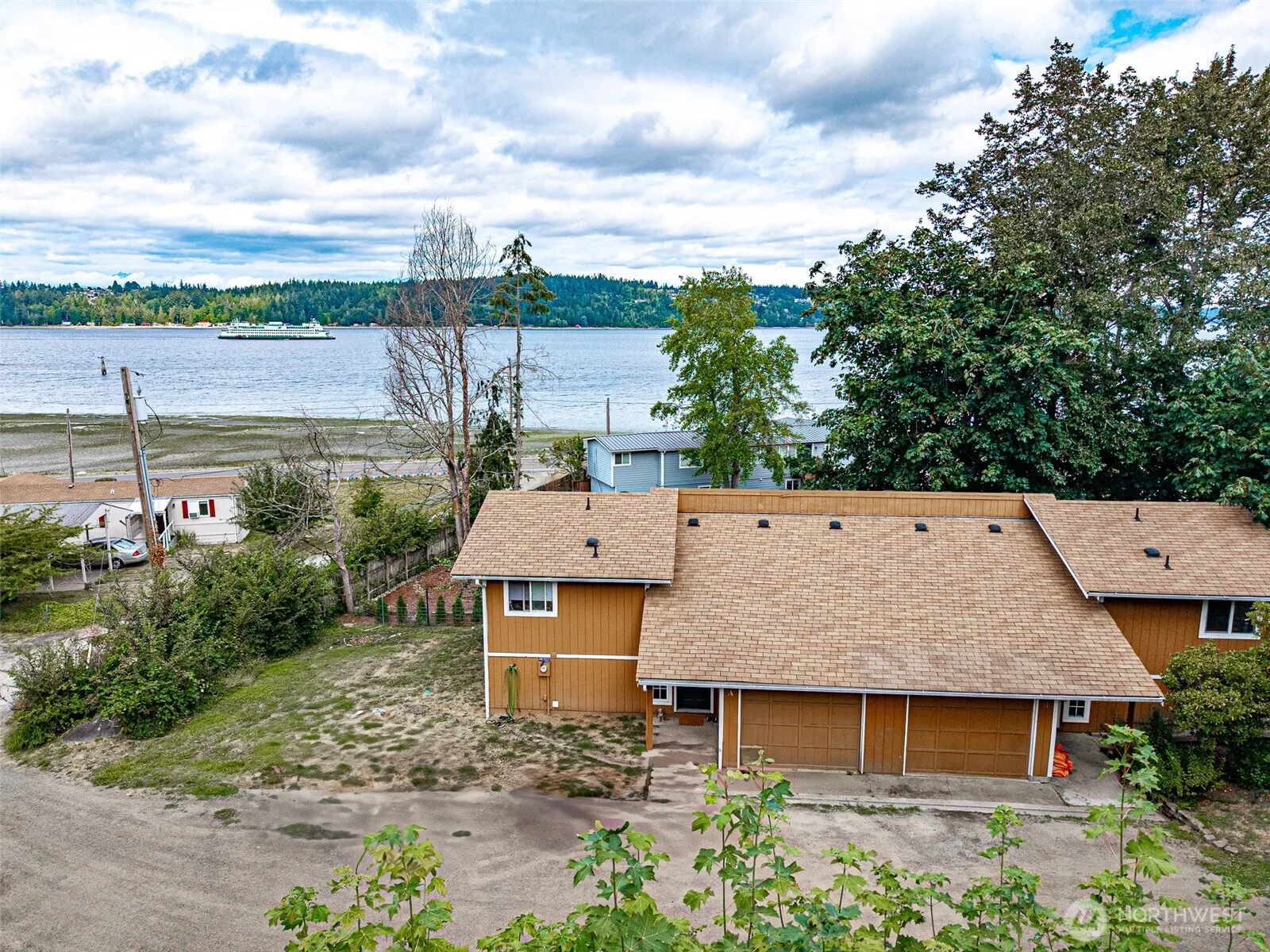 Property photo for 4617 Beach Drive E, Port Orchard photo 2