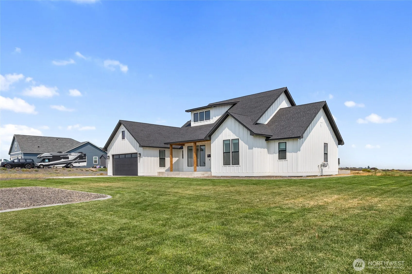 Property photo for 215 Se Baseline .5 Rd, Moses Lake photo 2