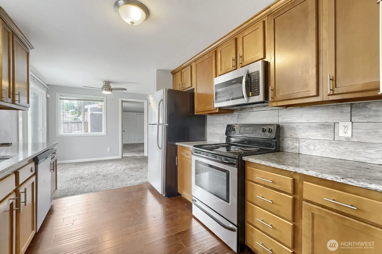 Property photo for 715 Johns Rd E, Parkland photo 5