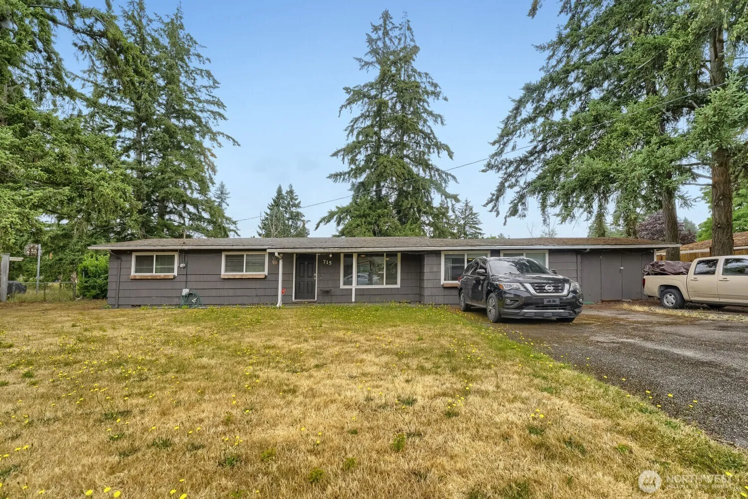 Property photo for 715 Johns Rd E, Parkland photo 2