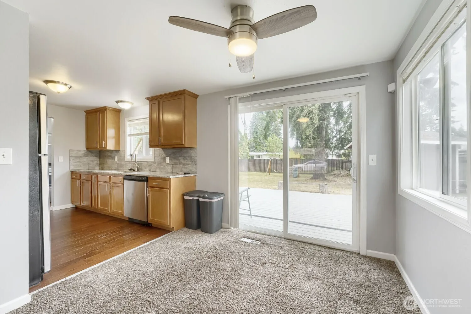 Property photo for 715 Johns Rd E, Parkland photo 4