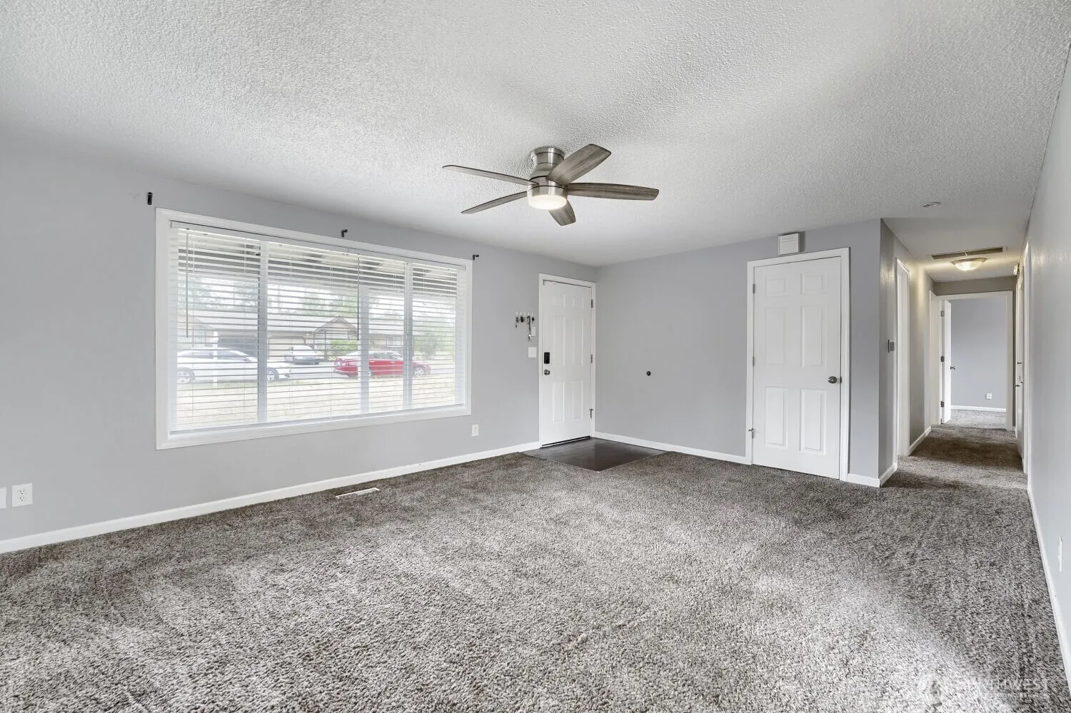 Property photo for 715 Johns Rd E, Parkland photo 3